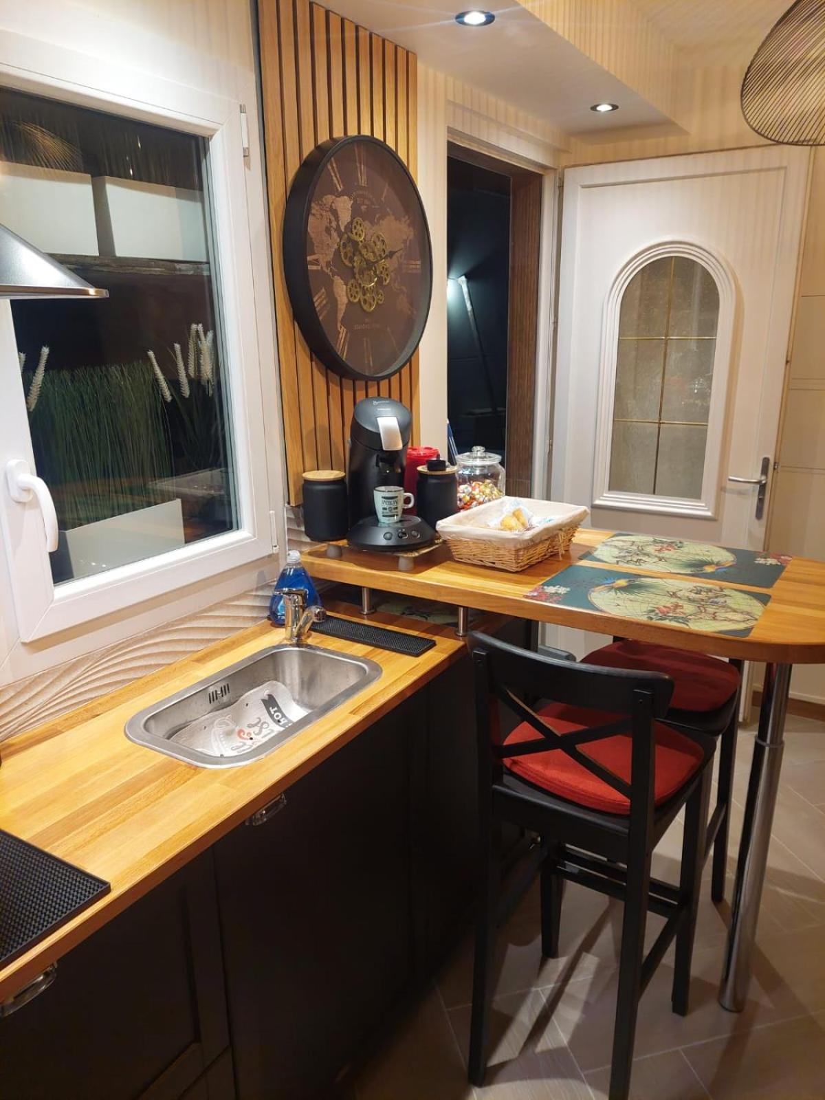 Paris-Julesverne-Bienvenue-Terrasse-Netflix ป็องแต็ง ภายนอก รูปภาพ