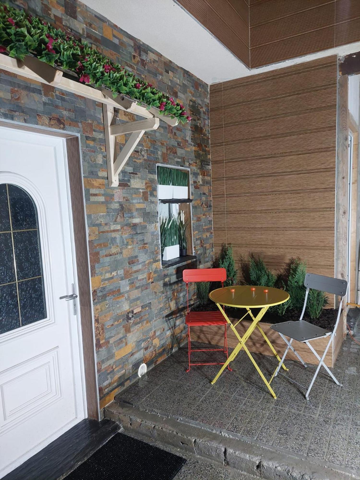 Paris-Julesverne-Bienvenue-Terrasse-Netflix ป็องแต็ง ภายนอก รูปภาพ